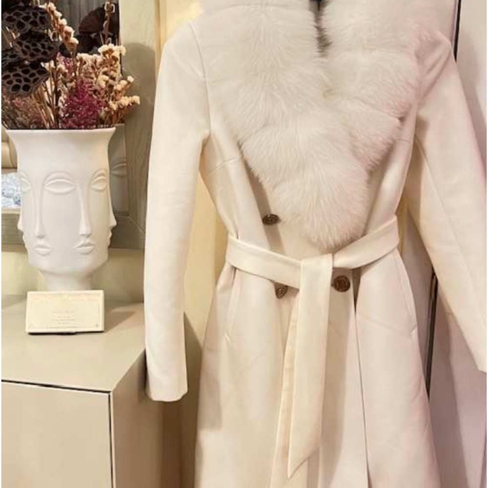 White, elegant, modern cashmere coat with detachable, real fur collar